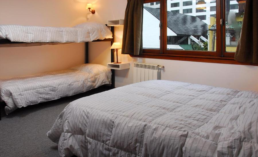 Hostel Los Troncos Сан-Карлос-де-Барілоче Номер фото